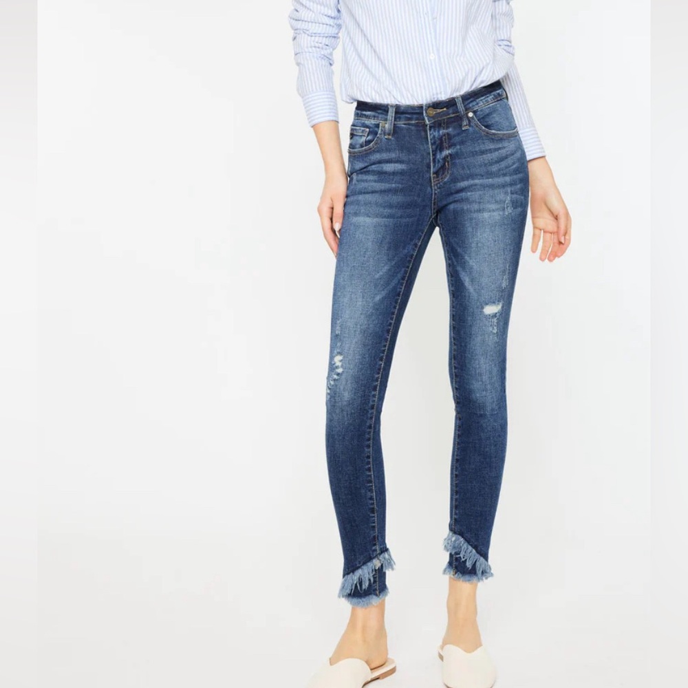 Kancan mid rise • skinny jean size 11/29 distressed denim